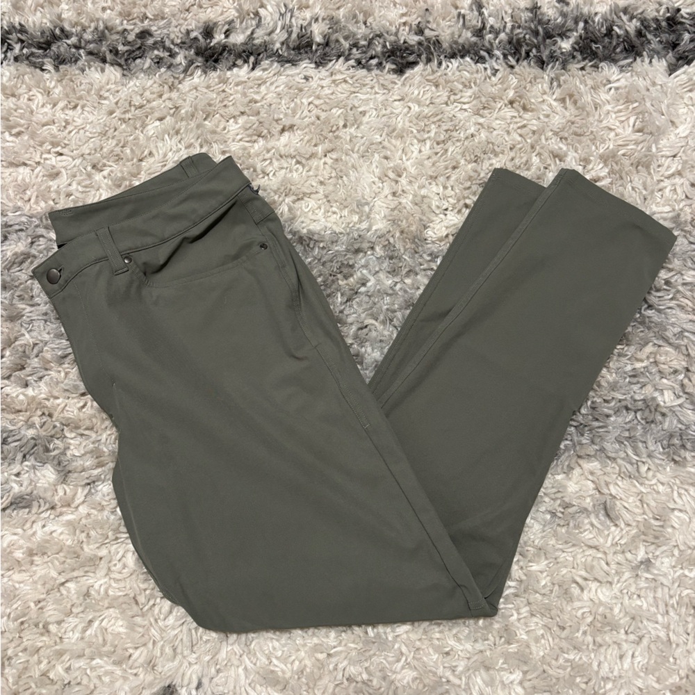 Lululemon ABC Slim-Fit 5 Pocket Pant 34L 
Warpstreme Grey Sage